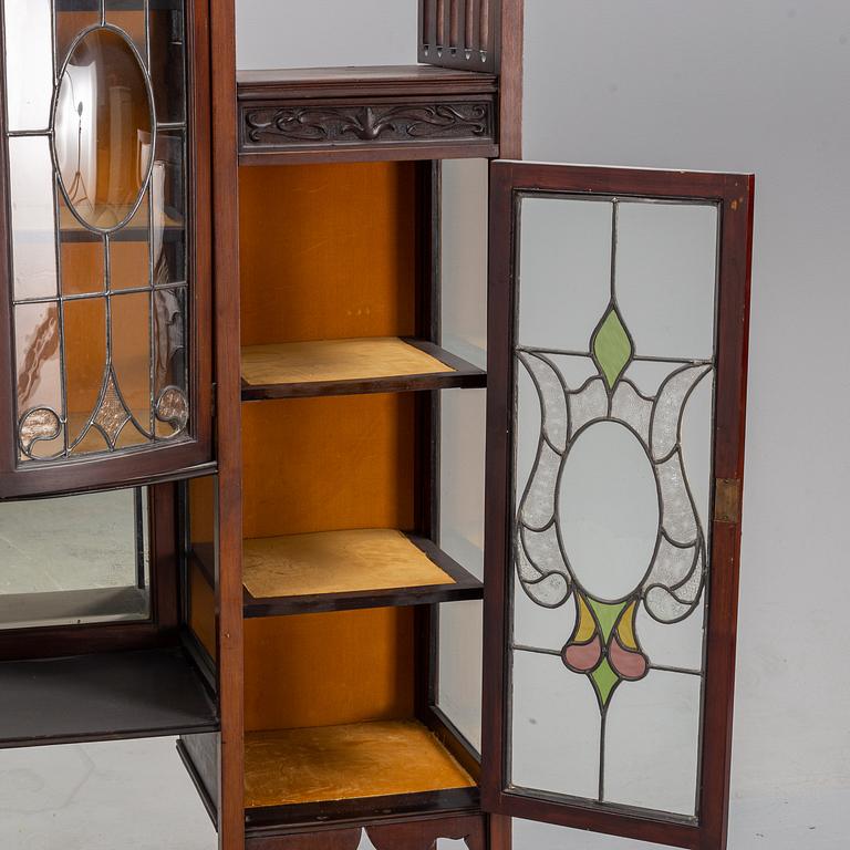 An art noveau vitrine cabinet, early 20th Century.