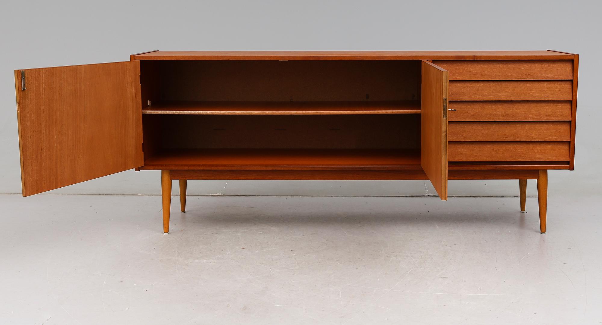 SIDEBOARD, 1900-talets andra hälft.