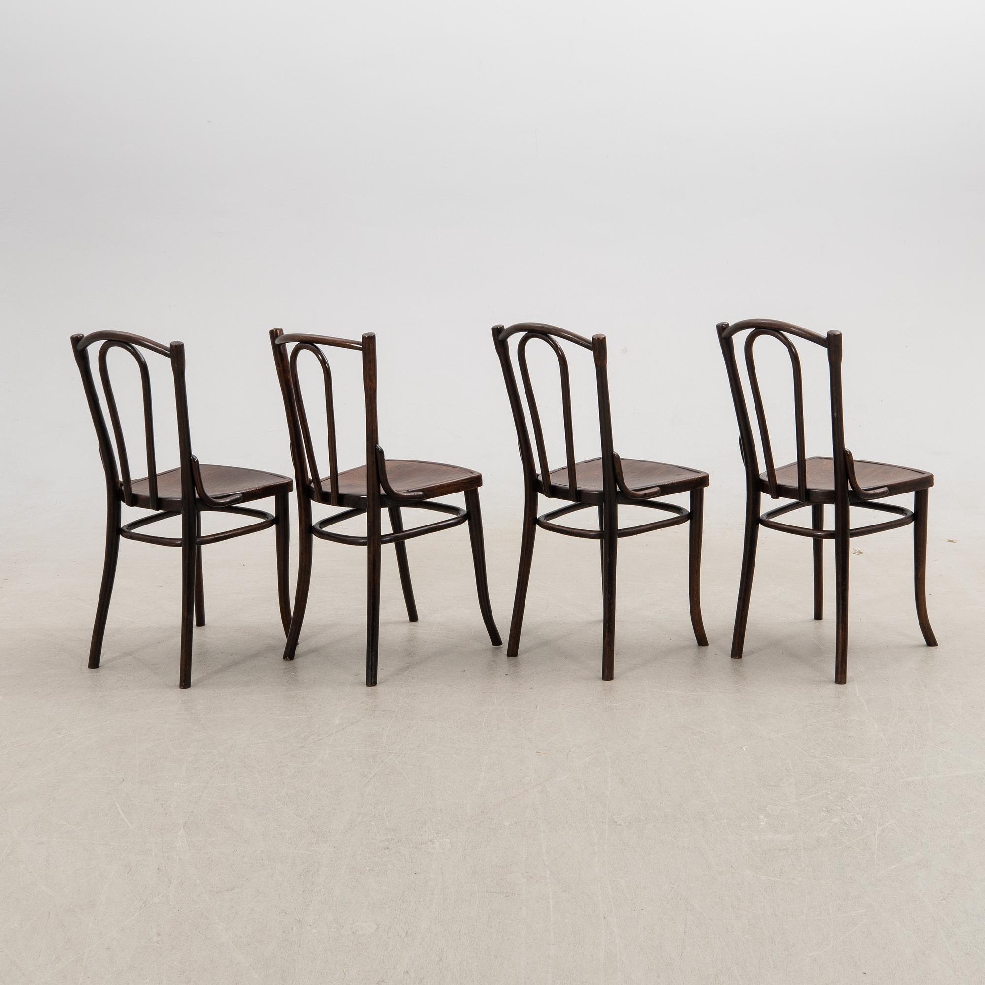 Stolar 4 st snarlika 1900-talets första hälft.