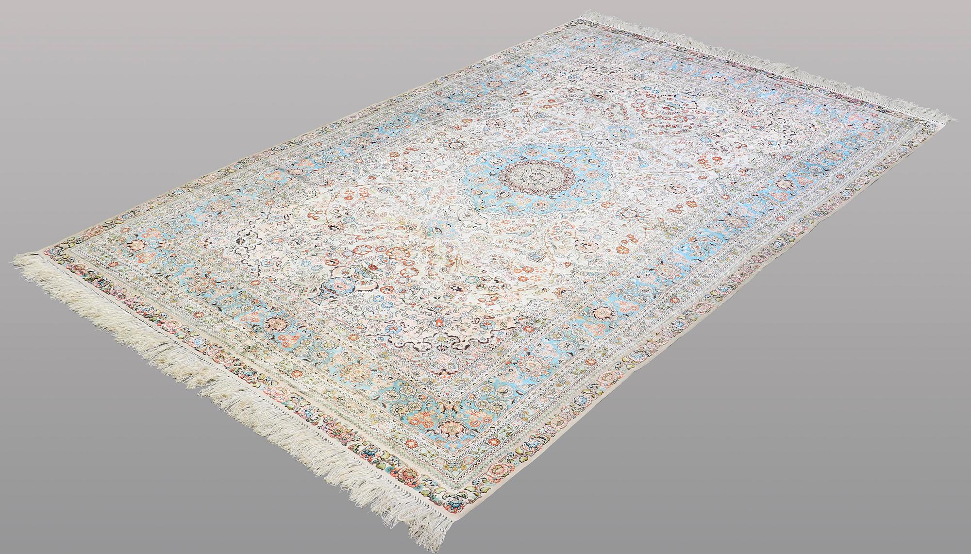 A RUG, orientalisk silke, ca 245 150 cm.