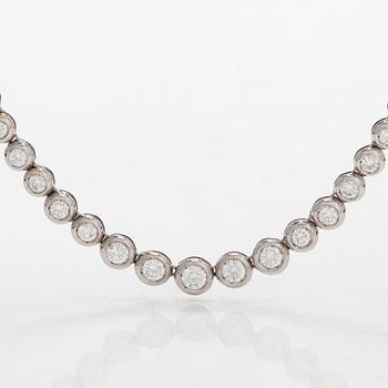 Collier, rivieré i 18K vitguld med runda briljantslipade diamanter.