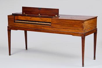 28. FORTEPIANO.