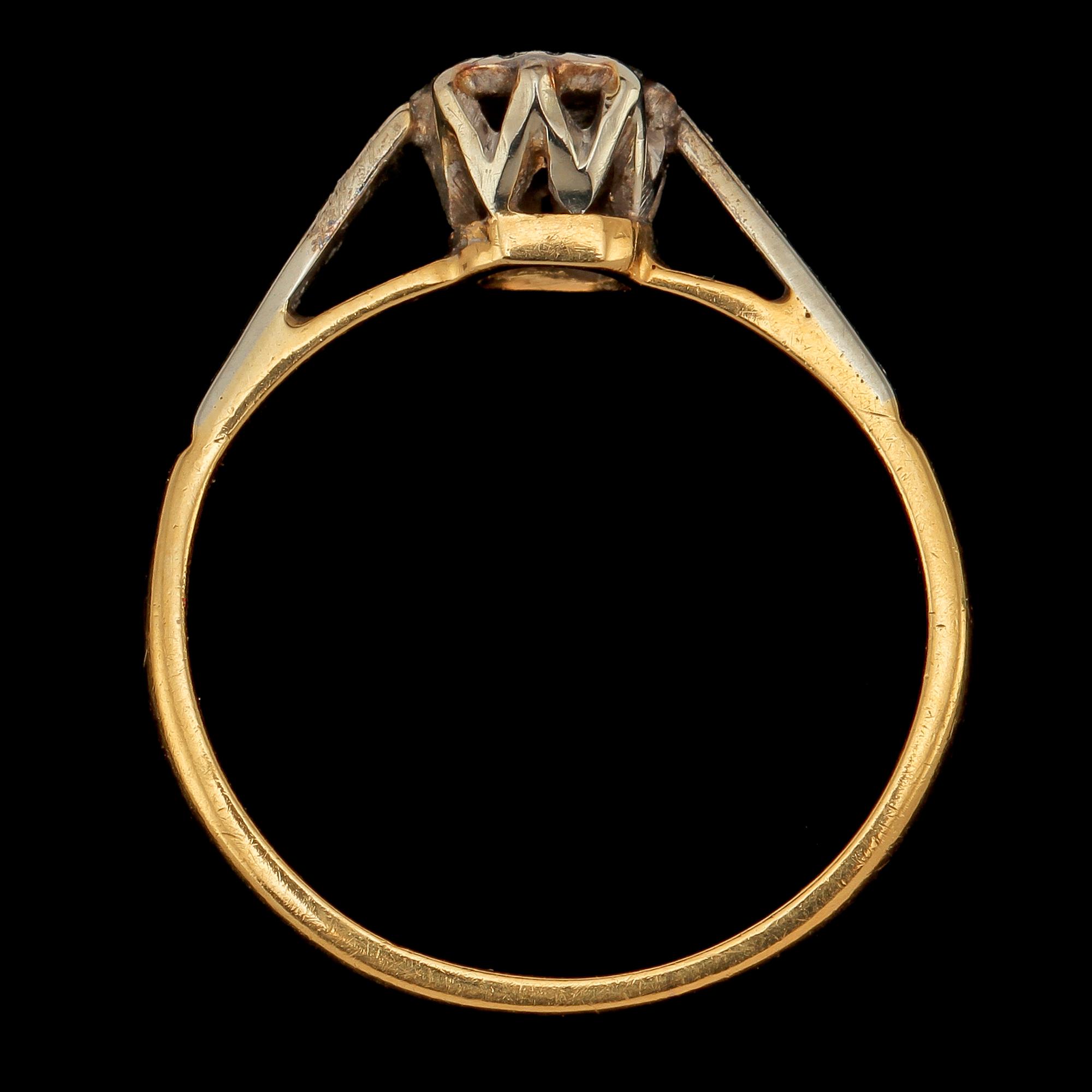 RING, 18k guld samt platina med briljantslipad diamant, 1900-tal. Vikt 2 g.