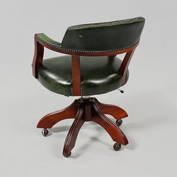 SKRIVBORDSSTOL, engelsk stil, 1900-talets andra hälft.