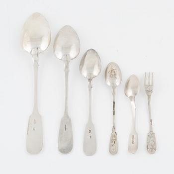 28 Russian silver cutlery pieces, mostly Moscow, Russia, 1908-26.