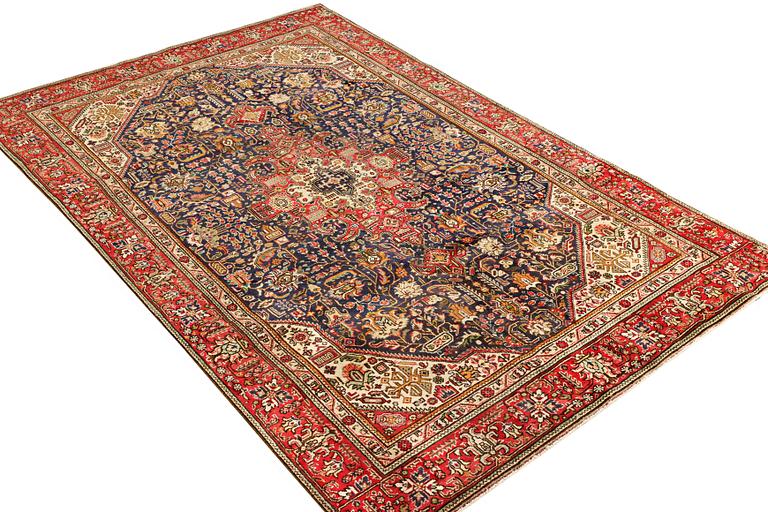 Carpet, Tabriz, approx. 293 x 186 cm.