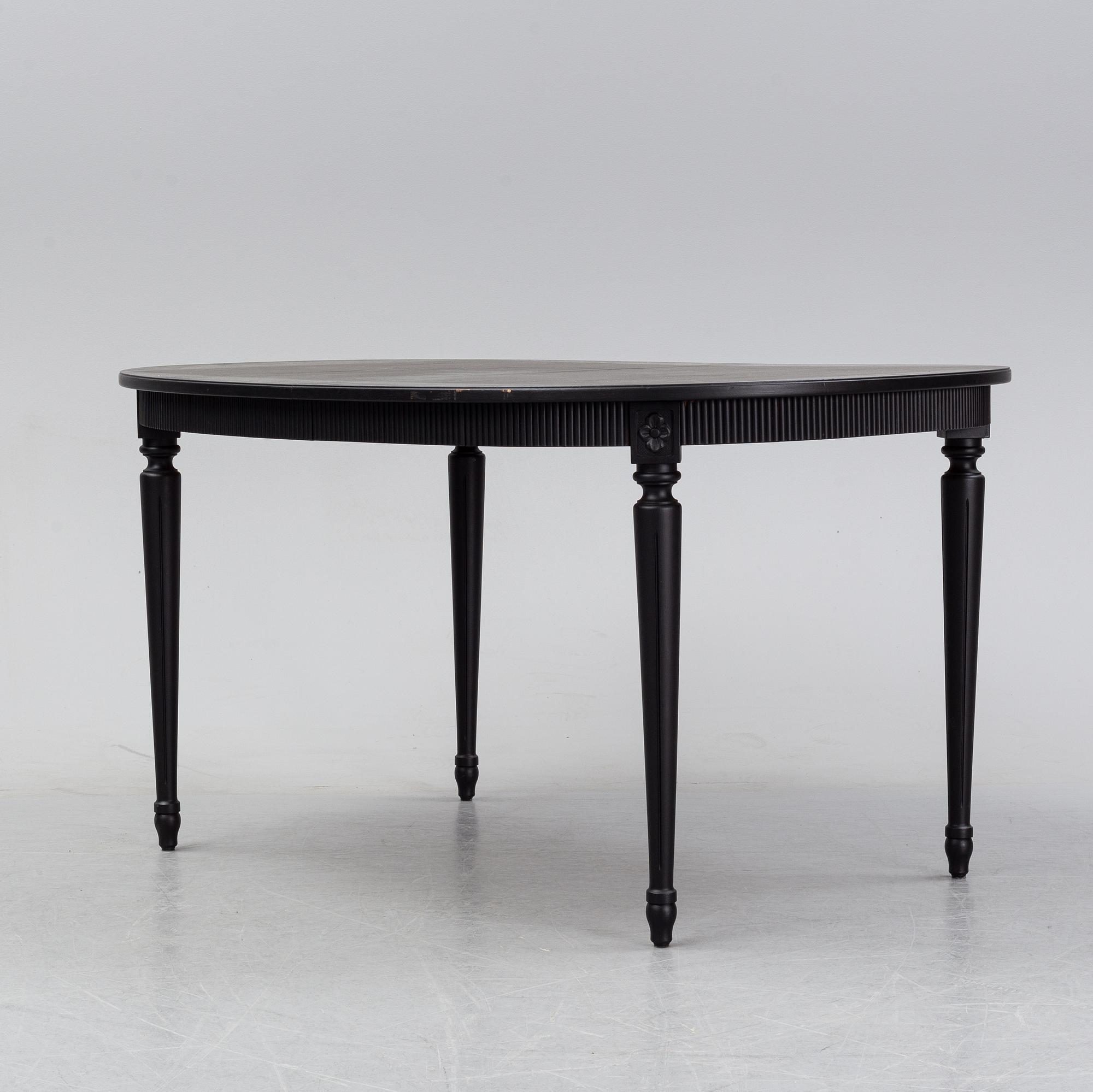 A painted Gustavian style dining table, second half of the 20th Century.
