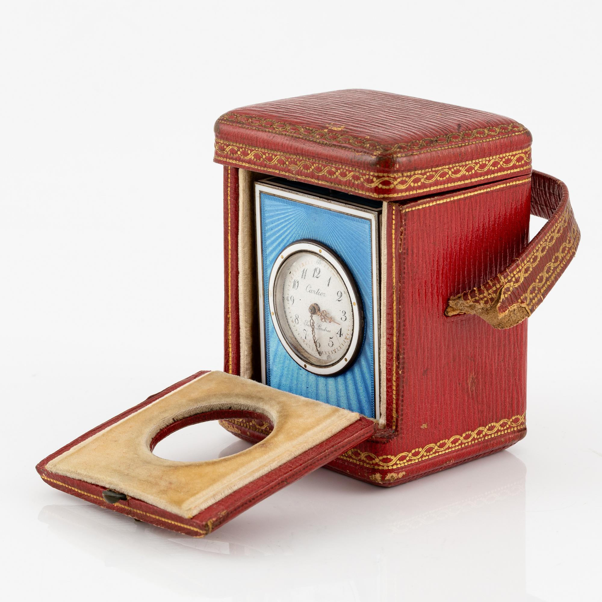 Cartier, reseur i förgyllt silver och emalj samt originaletui, Frankrike tidigt 1900-tal.