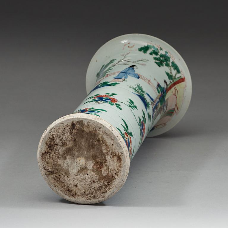 A wucai trumpet vase, Qing dynasty, presumably 19th century.