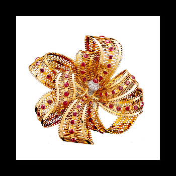 851. BROSCH, Van Cleef & Arpels, rubiner och briljantslipade diamanter, tot. ca 0.60 ct, Paris, 1950-tal.