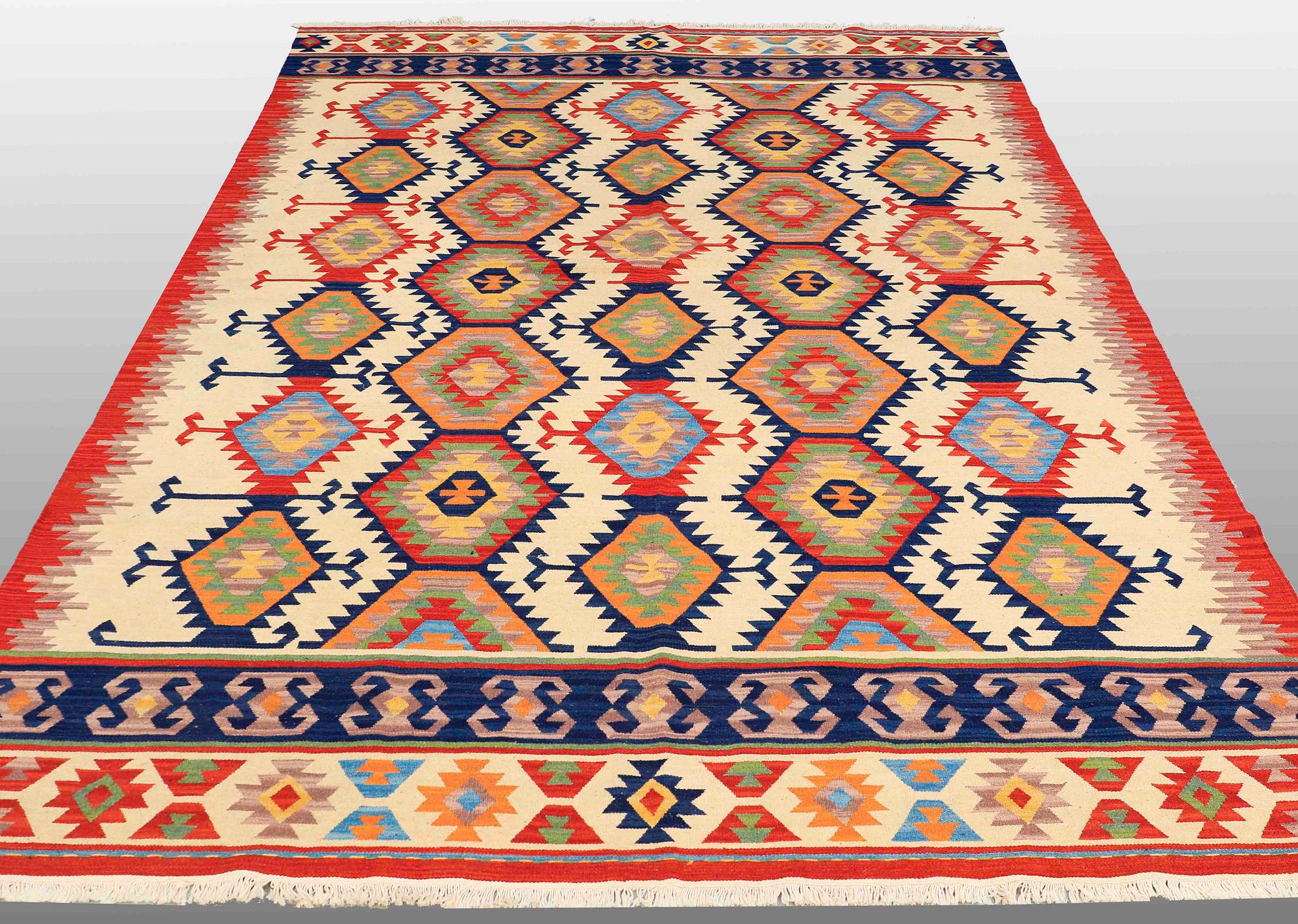 A CARPET, Kilim Shiraz, ca 300 x 200 cm.