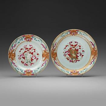 A part armorial dinner service, Qing dynasty, Qianlong (1736-95). (10 pieces).