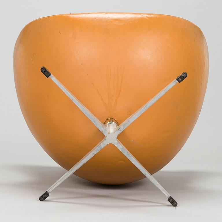 Arne Jacobsen, nojatuoli, "Egg", Fritz Hansen, Tanska, 1960/70-luku.