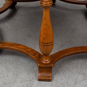 SVEN THORESEN & TORGNY ROLLOF, an oak coffee table, Nordiska kompaniet, 1940s.