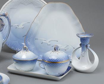 KAFFESERVIS, 40 delar, porslin, "Måsen", Bing & Gröndal samt Royal Copenhagen, Danmark, 1900-talets andra hälft.