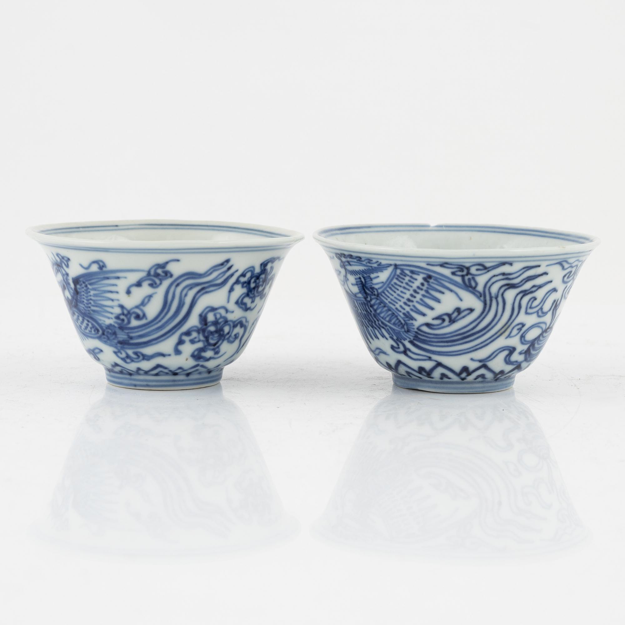 a pair of blue and white cups and three dishes, China, late Qing dynasty.