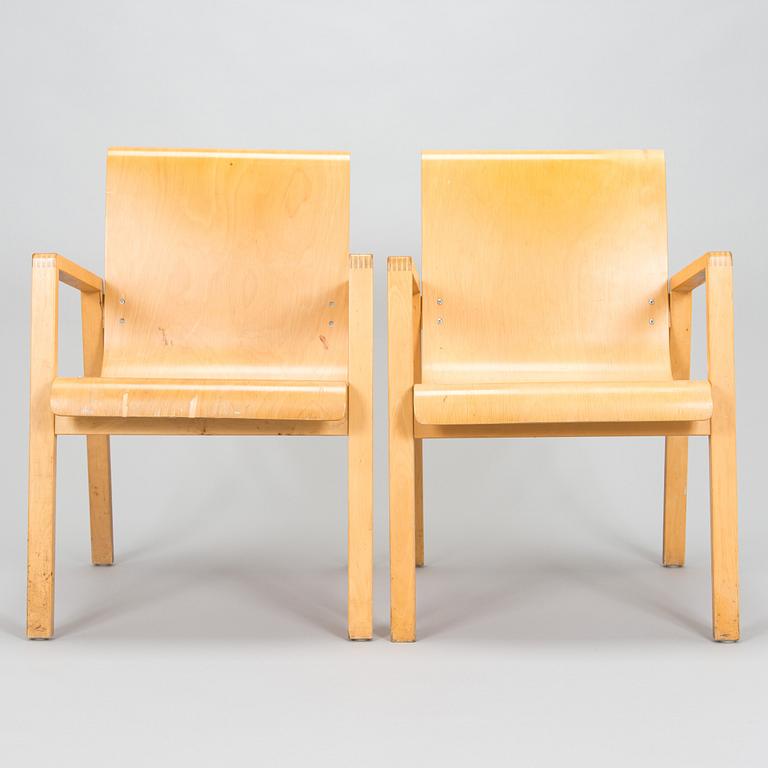 Alvar Aalto, A pair of 1970s armchairs model 403 for Artek.