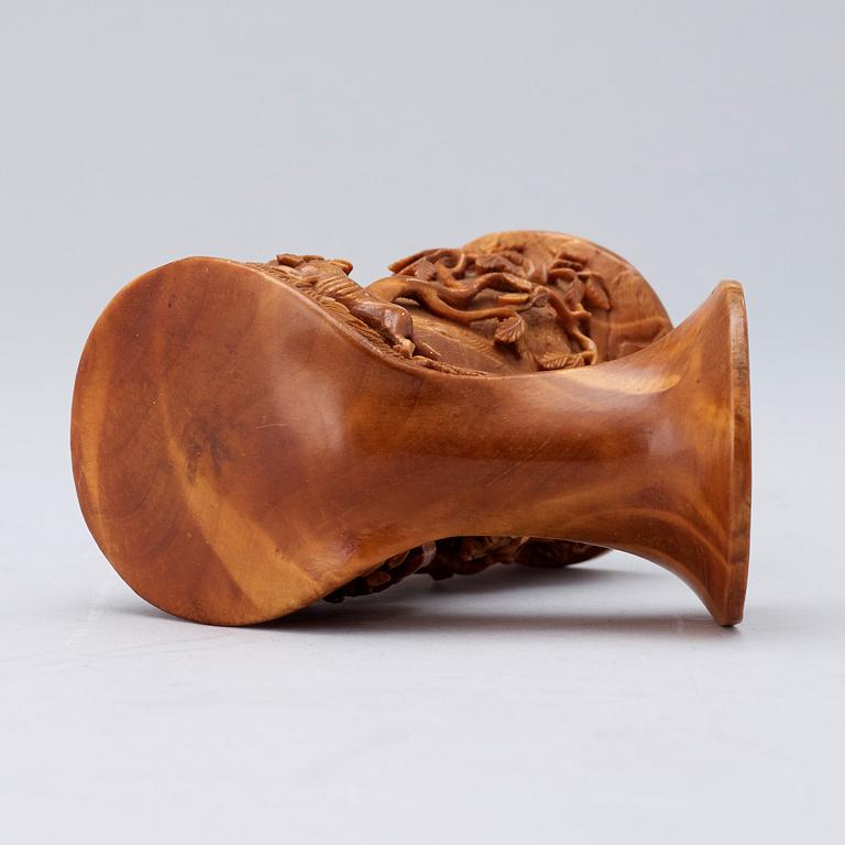 A Swedish 19th century carved wooden pipe bowl by S. Isberg .