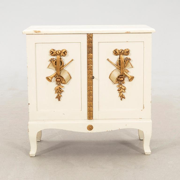 Cabinet, late 19th century.