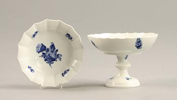 PARTI PORSLIN, 4 delar, "Blå blomst", Royal Copenhagen.