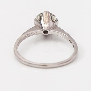 An 18K white gold ring with a brilliant-cut diamond ca. 1.38 ct. A Tillander, Helsinki 1974.