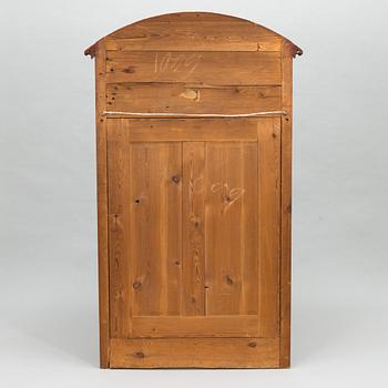 Spegel, empire, Jonas Frisk (spegelfabrikör i Stockholm 1805-1824). Bär Jon: Frisks Spegelfabriks etikett.