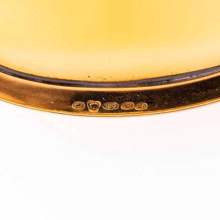 EVA GYLDÉN, An 18K gold and cameo brooch. Setting by Suomen Kultasepät, Turku, Finland 1935.