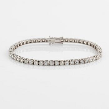 Brilliant cut diamond tennis bracelet.