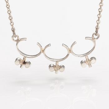 Jorma Laine, A silver necklace. Kultateollisuus, Turku 1967.