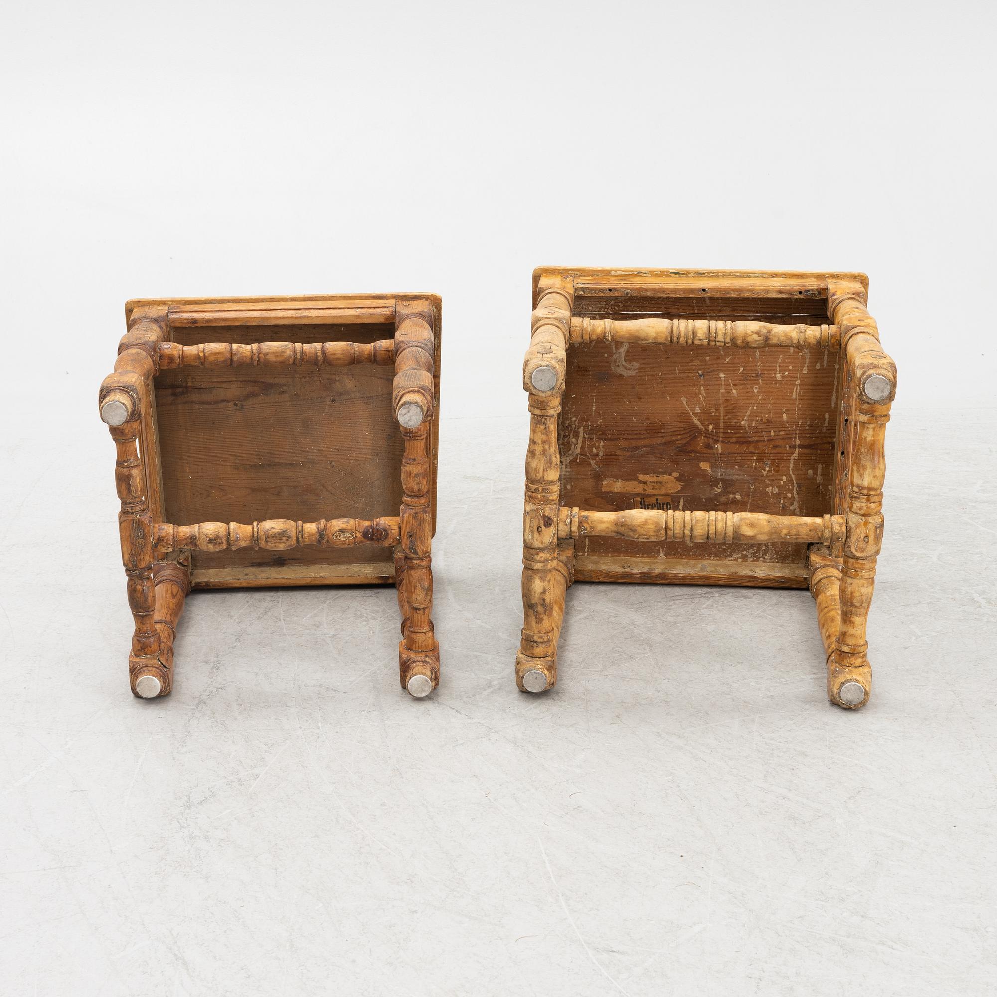 A pair of Swedish provincial chairs, 18th/19th century.