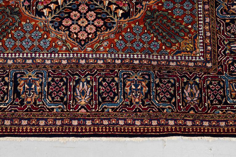 A rug, semi-antique Kashan, ca 216,5 x 140 cm.