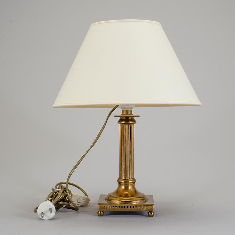 BORDSLAMPA, mässing, 1900-talets första hälft.