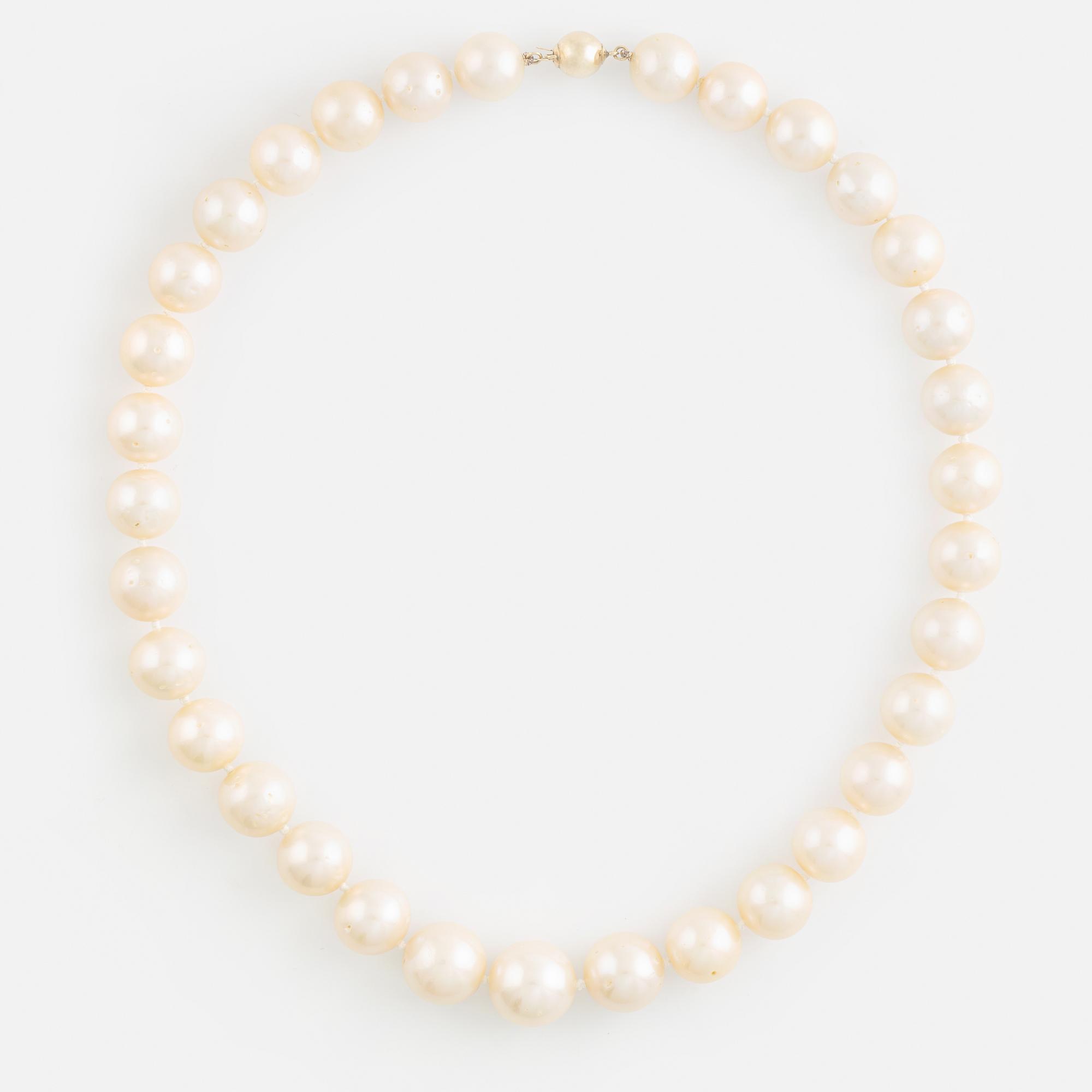 Collier odlade sötvattenspärlor med lås 14K guld.
