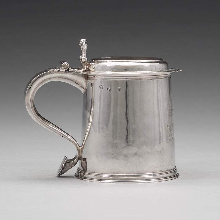 An English 17th century silver tankard, mark of John Jackson, London 1689.