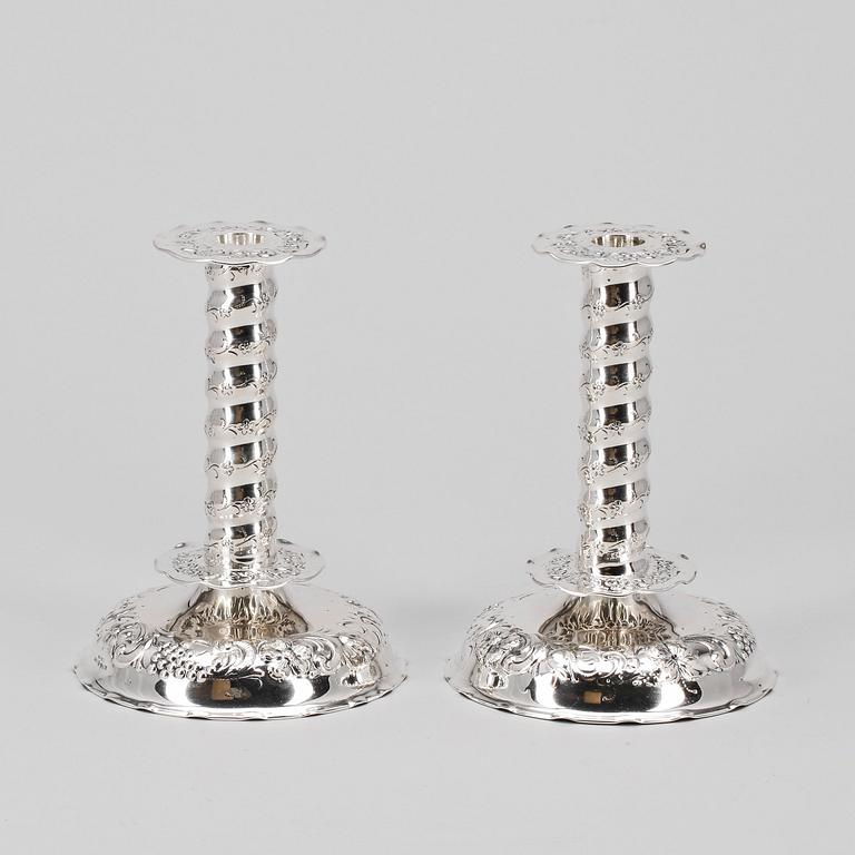LJUSSTAKAR, ett par, silver, barockstil, TESI, Goteborg, 1948.