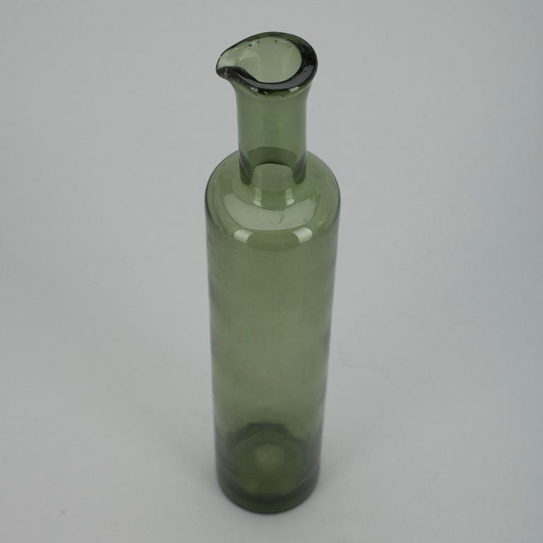 FLASKA, glas, signerad Nanny Still Riihimäen Lasi. Modellen formgiven 1959.