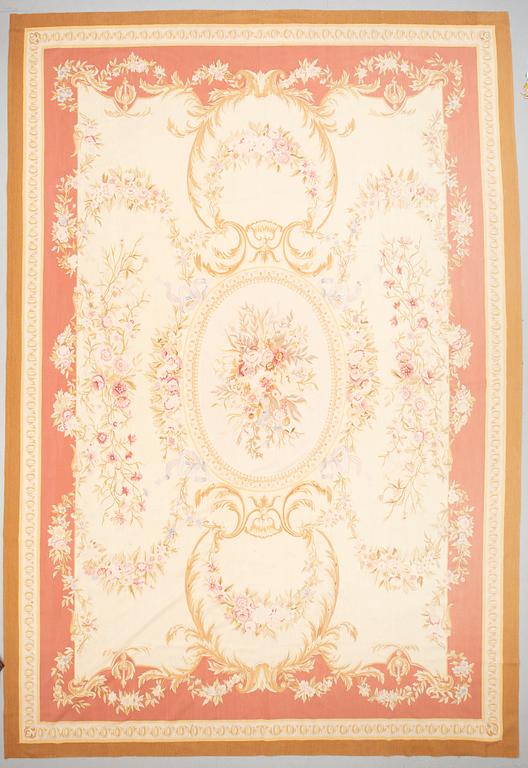 A CARPET, old, possibly Aubusson, tapestry weave, ca 490,5 x 332 cm.