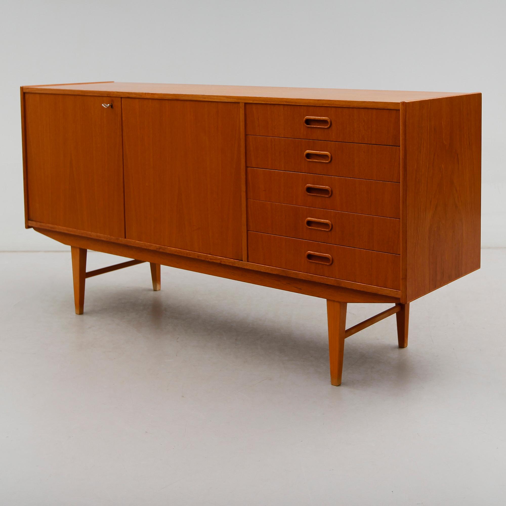 SIDEBOARD, 1900-talets andra hälft.