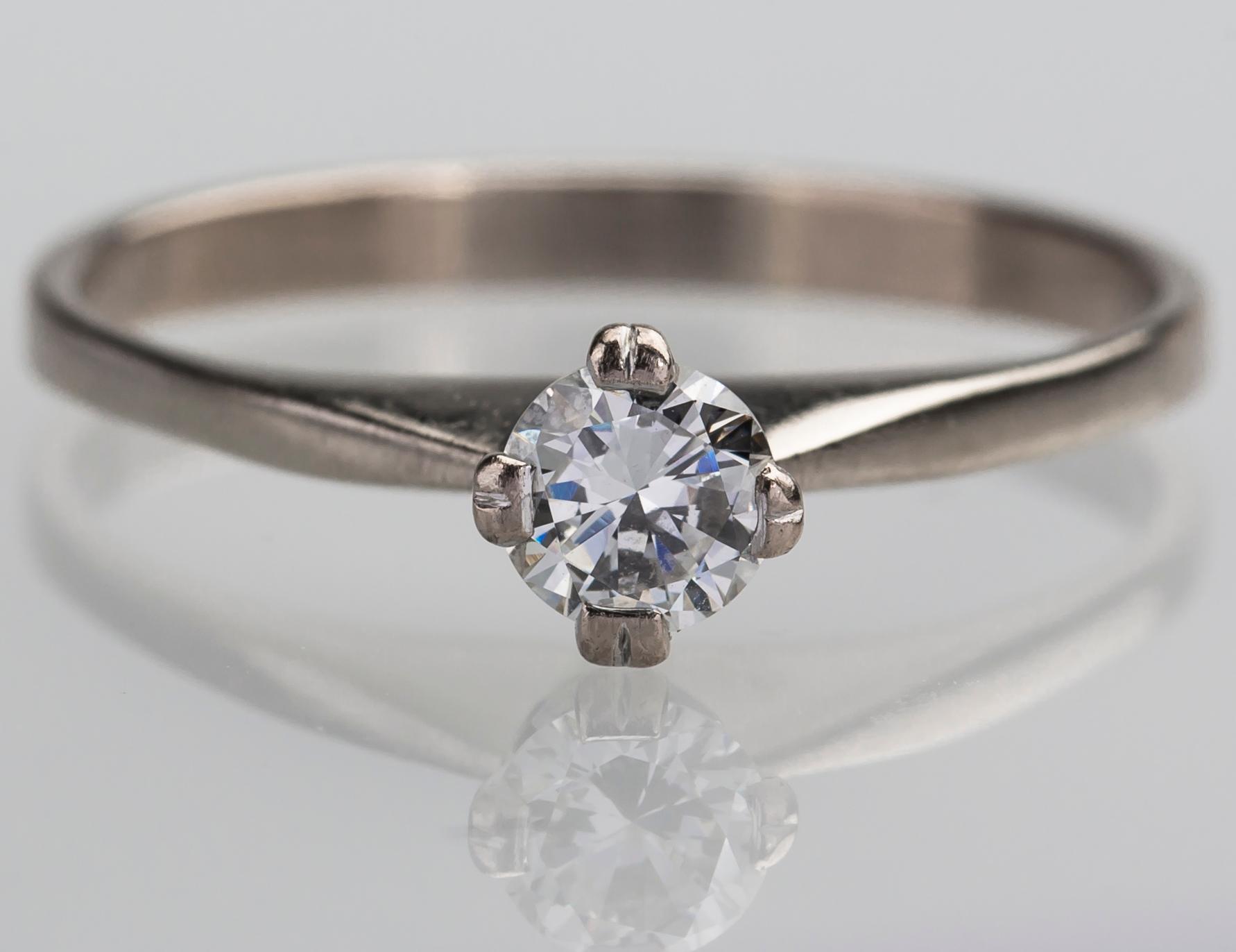 RING, 18 K vitguld med briljantslipad diamant ca 0.44 ct. Vikt ca 3,2 g.