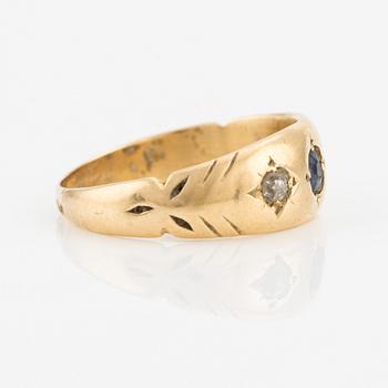 Ring, signet ring, 18K gold with sapphire and old-cut diamonds.