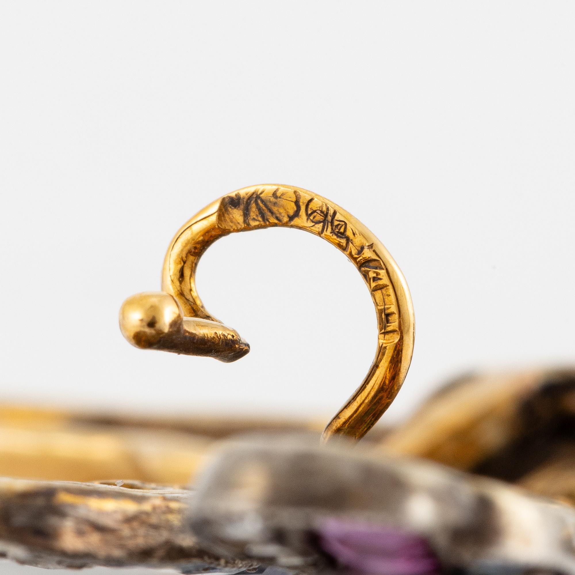 A brooch/pendant  in the form of a dragonfly with emeralds, rubies, sapphires and diamonds, Russia 1899-1908.