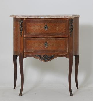 BYRÅ, Louis XVI-stil.