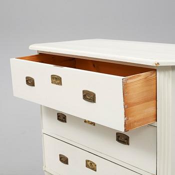 A first half of the 20th Century Gustavians style chest of drawers.