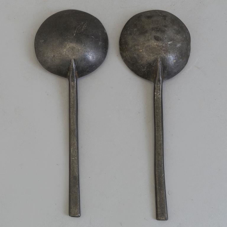 TWO 18TH CENTURY PEWTER SPOONS.