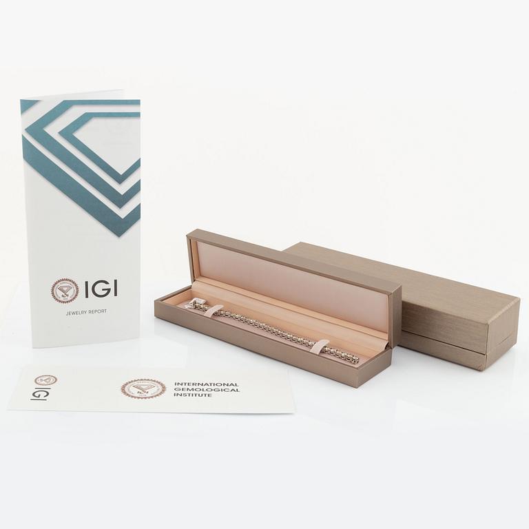 Round brilliant-cut diamond rivière bracelet, with IGI report.