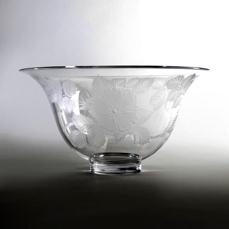 A signed dated and numbered Lisa Bauer glass bowl from Kosta Boda.