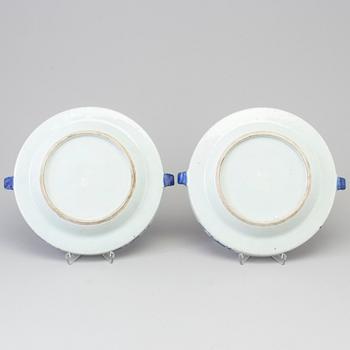 A pair of blue and white export porcelain hot warmer dishes, Qing dynasty, Qianlong (1736-95).