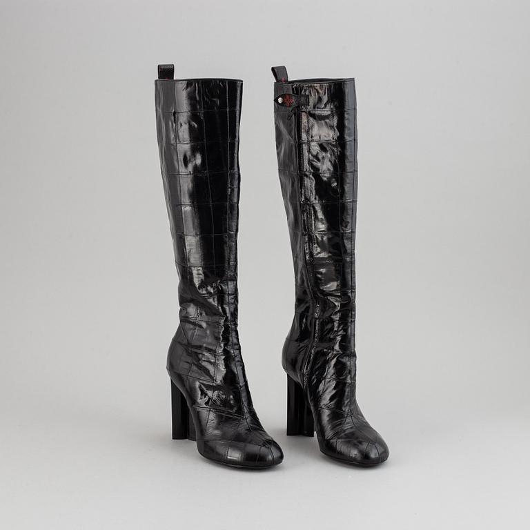 LOUIS VUITTON, a pair of letaher boots, size 37.