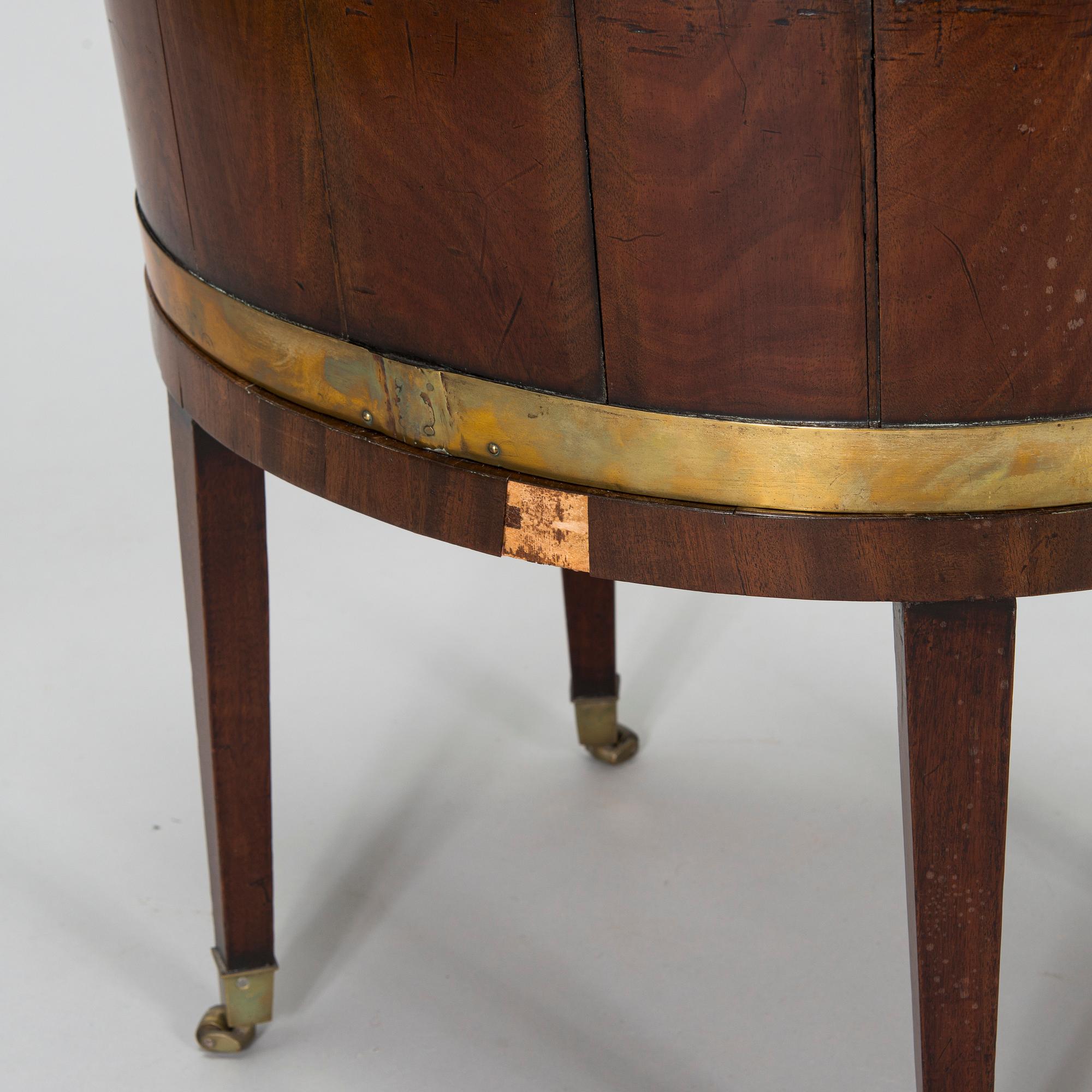 An 18th century english wine cooler.