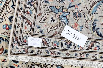 A carpet, Kashan, ca 293 x 196 cm.